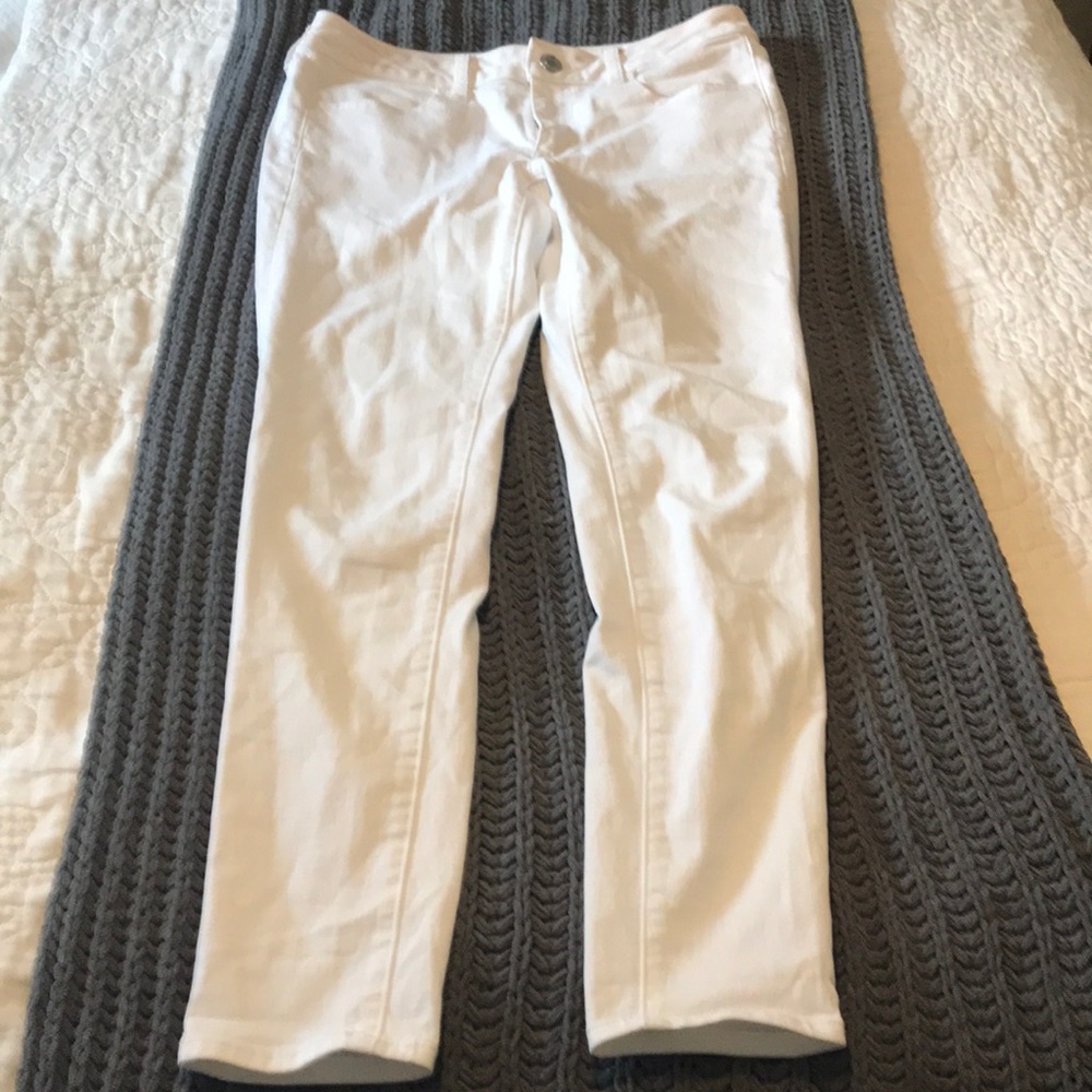 stretchy white skinny jeans
